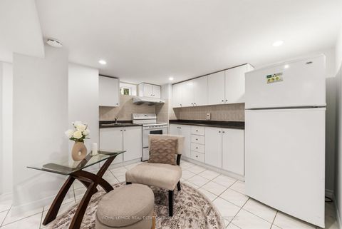 Photo 26 at 770 Eglinton Avenue E, Leaside, Toronto
