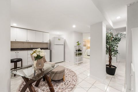 Photo 27 at 770 Eglinton Avenue E, Leaside, Toronto