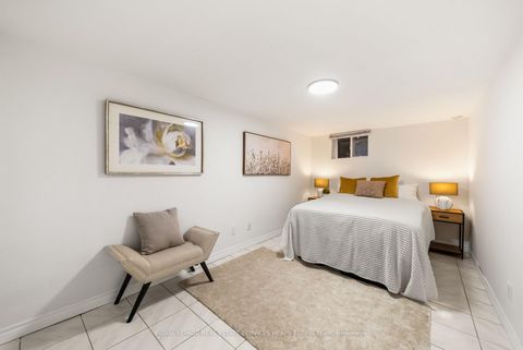 Photo 28 at 770 Eglinton Avenue E, Leaside, Toronto
