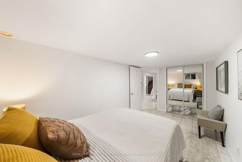 Photo 29 at 770 Eglinton Avenue E, Leaside, Toronto