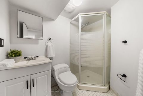 Photo 30 at 770 Eglinton Avenue E, Leaside, Toronto