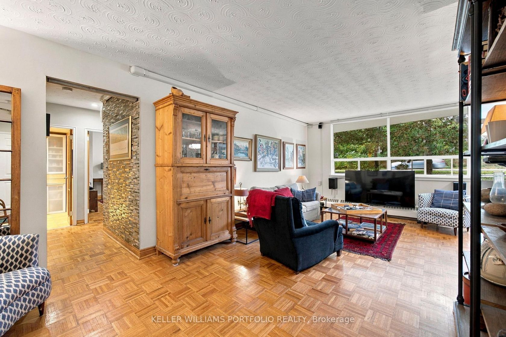 108 - 100 Coe Hill Drive, Swansea, Toronto 