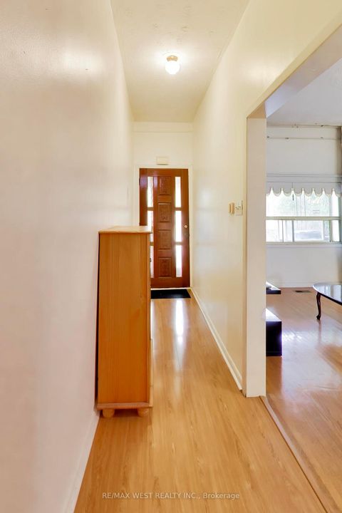 Photo 3 at 99 Euclid Avenue, Bellwoods, Toronto