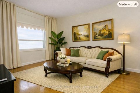 Photo 8 at 99 Euclid Avenue, Bellwoods, Toronto