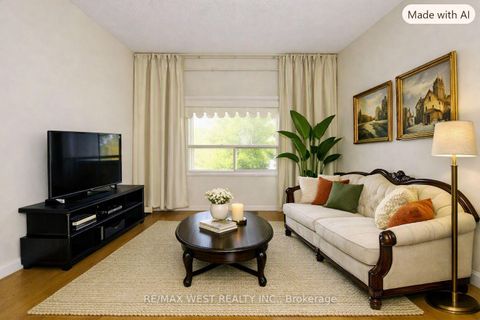 Photo 10 at 99 Euclid Avenue, Bellwoods, Toronto