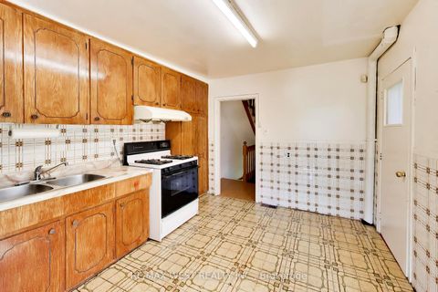 Photo 12 at 99 Euclid Avenue, Bellwoods, Toronto