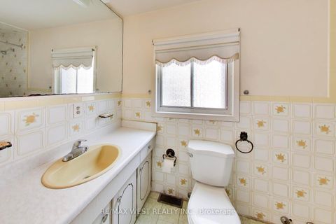 Photo 16 at 99 Euclid Avenue, Bellwoods, Toronto