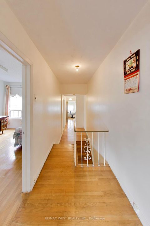 Photo 17 at 99 Euclid Avenue, Bellwoods, Toronto