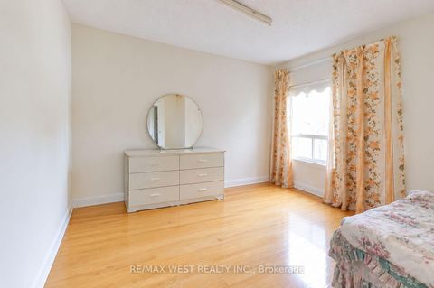 Photo 19 at 99 Euclid Avenue, Bellwoods, Toronto