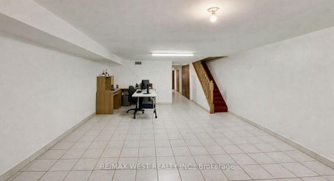 Photo 22 at 99 Euclid Avenue, Bellwoods, Toronto