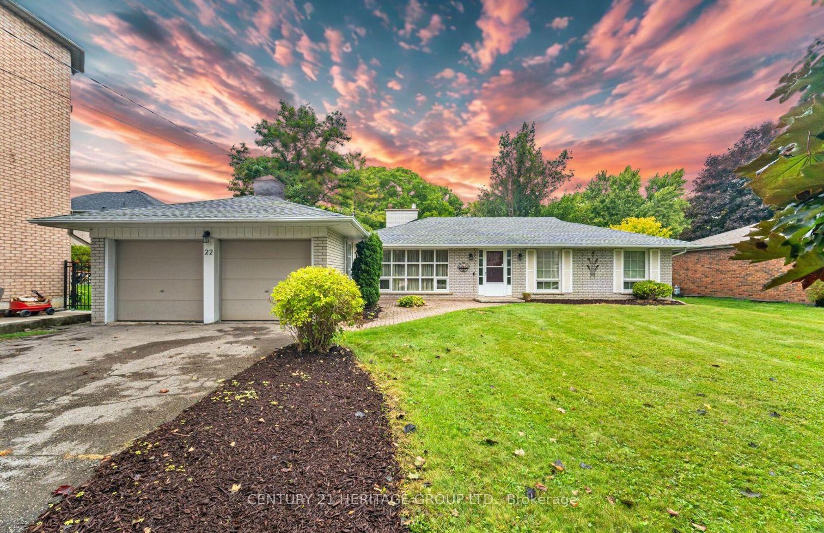 22 Poplar Drive, Oak Ridges, Richmond Hill photo number 2