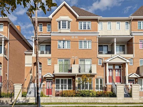 Photo 1 at 322 Grandview Way, Willowdale East, Toronto