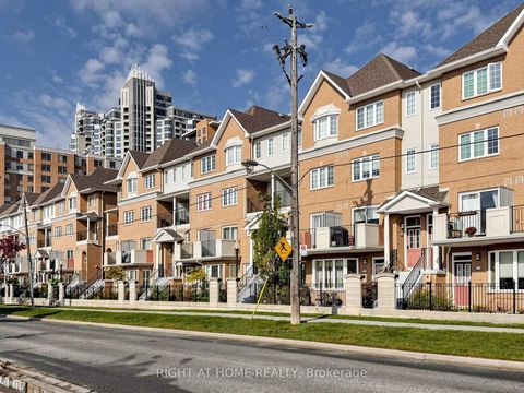 Photo 2 at 322 Grandview Way, Willowdale East, Toronto