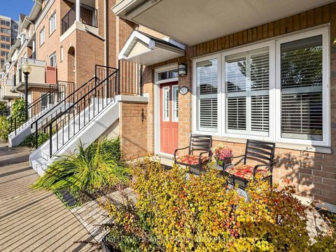 Photo 4 at 322 Grandview Way, Willowdale East, Toronto