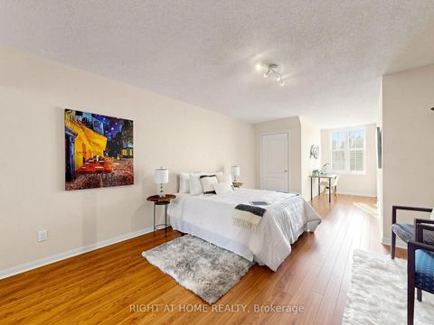 Photo 22 at 322 Grandview Way, Willowdale East, Toronto