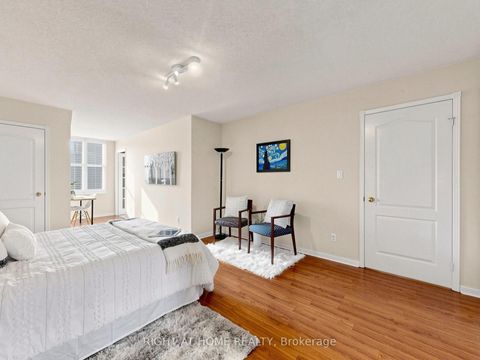 Photo 25 at 322 Grandview Way, Willowdale East, Toronto