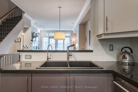 Photo 7 at 9 - 265 Van Dusen Boulevard, City Centre West, Toronto