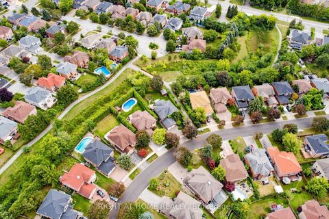 Photo 5 at 43 Topham Crescent, Westbrook, Richmond Hill