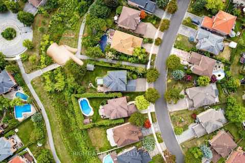 Photo 6 at 43 Topham Crescent, Westbrook, Richmond Hill