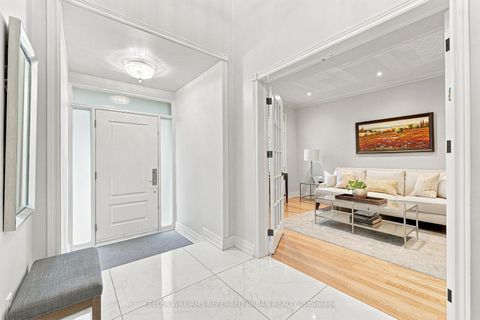 Photo 3 at 63 Oatlands Crescent, Mill Pond, Richmond Hill