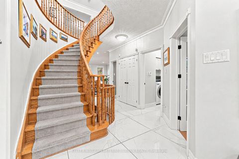 Photo 4 at 63 Oatlands Crescent, Mill Pond, Richmond Hill