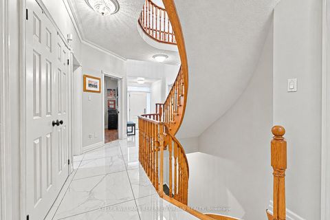 Photo 5 at 63 Oatlands Crescent, Mill Pond, Richmond Hill