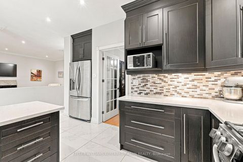 Photo 11 at 63 Oatlands Crescent, Mill Pond, Richmond Hill