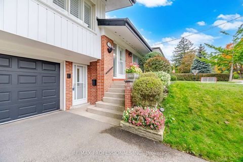 Photo 2 at 9 Humber Ridge Drive, Queensway, Toronto
