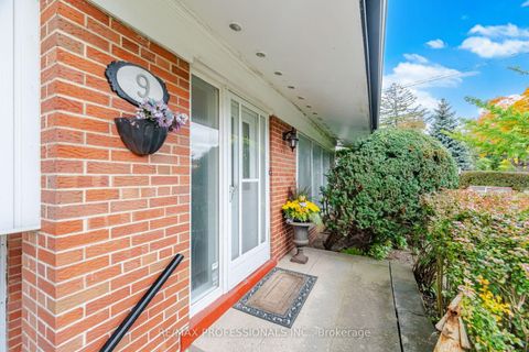 Photo 3 at 9 Humber Ridge Drive, Queensway, Toronto