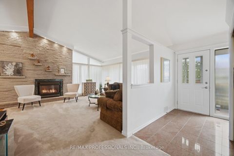 Photo 5 at 9 Humber Ridge Drive, Queensway, Toronto