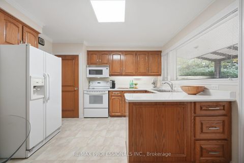 Photo 12 at 9 Humber Ridge Drive, Queensway, Toronto