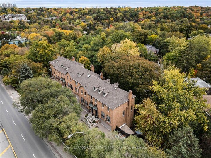 Photo 2 at TH3 - 3525 Yonge Street, York Mills, Toronto