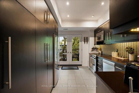 Photo 13 at TH3 - 3525 Yonge Street, York Mills, Toronto