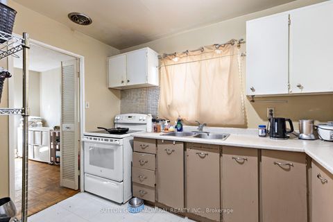 Photo 13 at 11 - 21 Four Winds Drive, York University Heights, Toronto