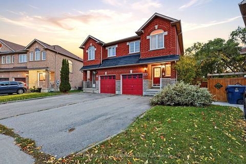 Photo 3 at 13 Katrina Court, Rustic, Toronto
