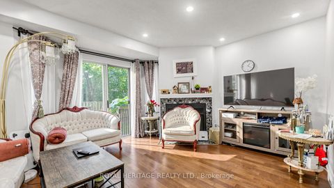 Photo 4 at Th 19 - 2472 Eglinton Avenue E, Eglinton East, Toronto