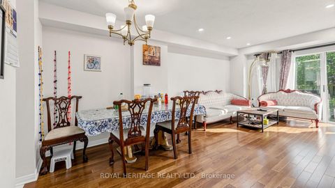 Photo 10 at Th 19 - 2472 Eglinton Avenue E, Eglinton East, Toronto