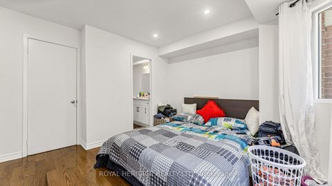 Photo 25 at Th 19 - 2472 Eglinton Avenue E, Eglinton East, Toronto