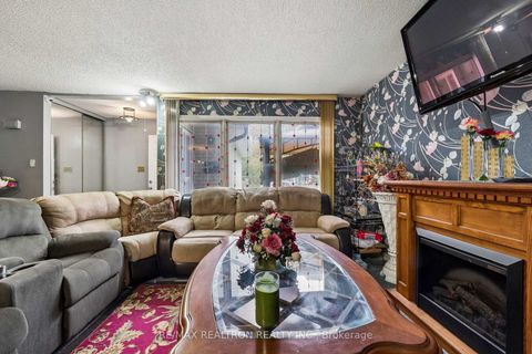 Photo 2 at 49 - 9 Lime Tree Way, Branson, Toronto