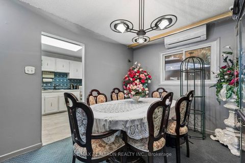 Photo 4 at 49 - 9 Lime Tree Way, Branson, Toronto