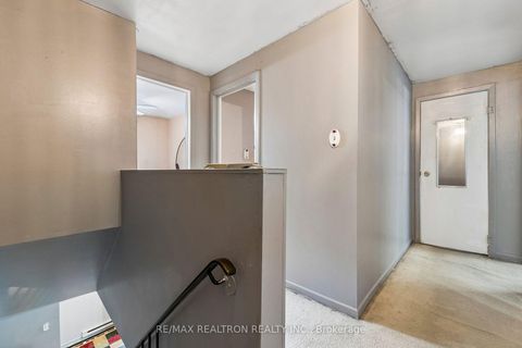 Photo 7 at 49 - 9 Lime Tree Way, Branson, Toronto