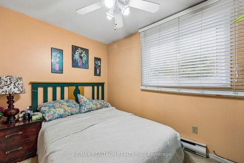 Photo 9 at 49 - 9 Lime Tree Way, Branson, Toronto