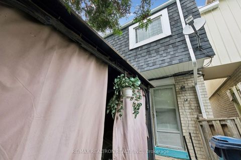 Photo 20 at 49 - 9 Lime Tree Way, Branson, Toronto
