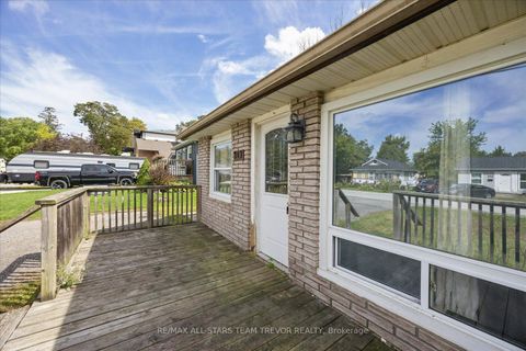 Photo 3 at 247 Parkway Avenue, Keswick South, Georgina