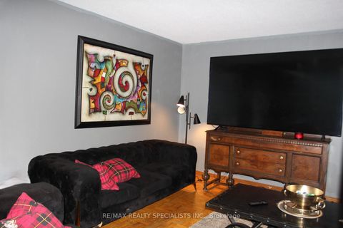 Photo 3 at 31 Laburnham Avenue, Long Branch, Toronto