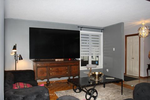 Photo 4 at 31 Laburnham Avenue, Long Branch, Toronto