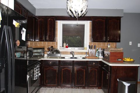 Photo 7 at 31 Laburnham Avenue, Long Branch, Toronto