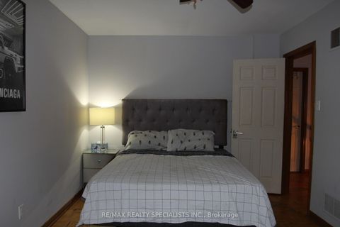 Photo 12 at 31 Laburnham Avenue, Long Branch, Toronto