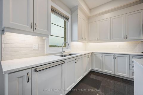 Photo 14 at 20 Seraville Street, Vellore Village, Vaughan