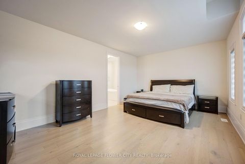 Photo 32 at 20 Seraville Street, Vellore Village, Vaughan